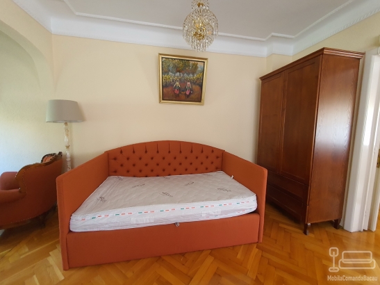 Pat tapițat cu somieră rabatabilă 190 × 110 – București