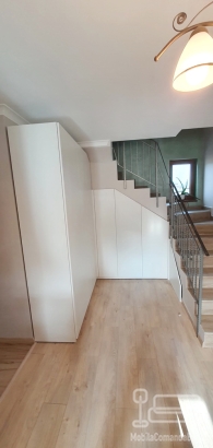 Mobilier hol sub scară în județul Bacău | MDF vopsit | Feronerie Blum