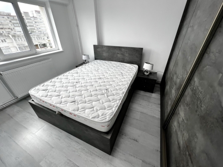 Mobilier pentru dormitor cu pat cu somiera metalica rabatabila