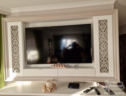 Mobila de living din lemn si MDF