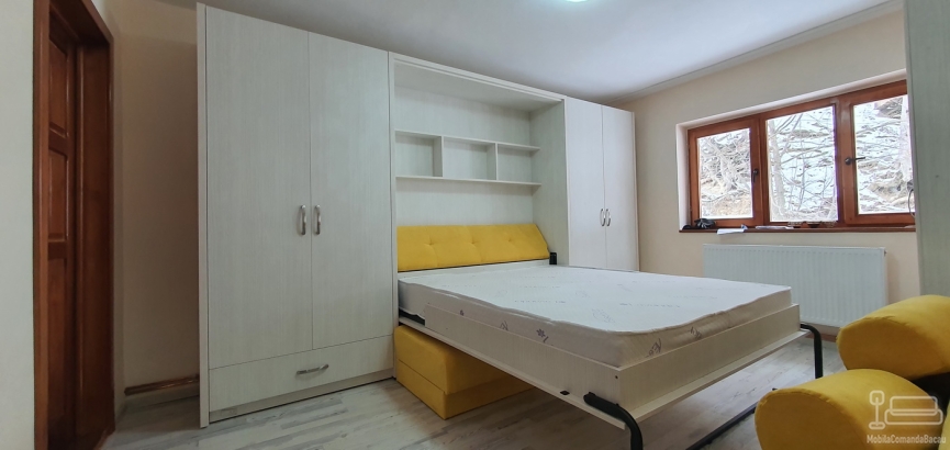 Ansamblu de mobila cu pat rabatabil si canapea in Slanic Moldova