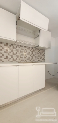 Mobilier bucătărie din MDF vopsit cu blat termorezistent – 5,3 m, montaj în Bacău