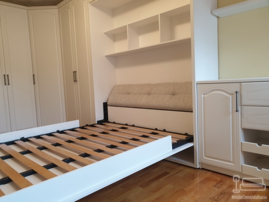 Set de mobila dormitor alb cu pat rabatabil, pe colt