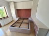 Dormitor matrimonial cu pat 200×180 și ansamblu de dulapuri în jurul patului