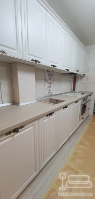 Bucătărie din MDF vopsit, 3,6 m – stil clasic, feronerie Blum, Bacău