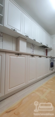 Bucătărie din MDF vopsit, 3,6 m – stil clasic, feronerie Blum, Bacău