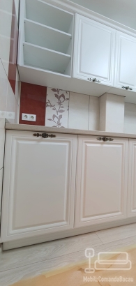 Bucătărie din MDF vopsit, 3,6 m – stil clasic, feronerie Blum, Bacău