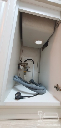 Bucătărie din MDF vopsit, 3,6 m – stil clasic, feronerie Blum, Bacău