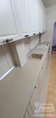 Bucătărie din MDF vopsit, 3,6 m – stil clasic, feronerie Blum, Bacău
