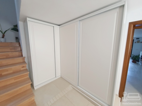Dressing pe colț din MDF vopsit, cu uși glisante Häfele Germania