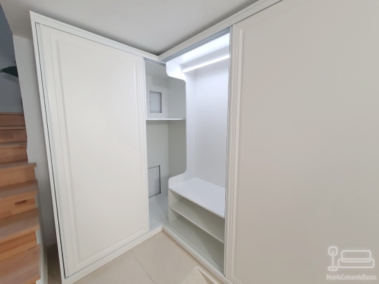 Dressing pe colț din MDF vopsit, cu uși glisante Häfele Germania