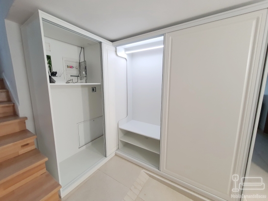 Dressing pe colț din MDF vopsit, cu uși glisante Häfele Germania
