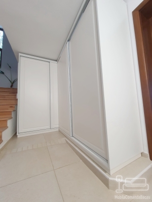 Dressing pe colț din MDF vopsit, cu uși glisante Häfele Germania