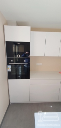 Bucătărie din MDF Perfect Sense, cu Tip-On și feronerie Blum cu amortizare