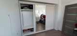 Dressing din MDF vopsit cu uși glisante și bară LED – 2800 mm