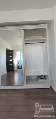 Dressing din MDF vopsit cu uși glisante și bară LED – 2800 mm