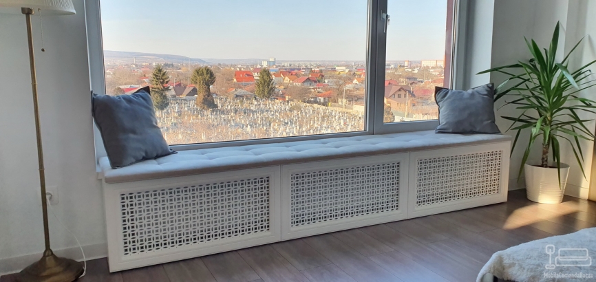 Mască de calorifer din MDF vopsit cu șezut tapițat – soluție 2-în-1 pentru confort și design, Bacău