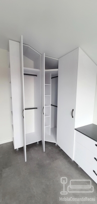 Mobilier dormitor copil pe colț din pal melaminat – dulapuri, birou, pat tapițat, Bacău