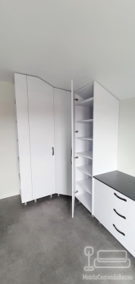 Mobilier dormitor copil pe colț din pal melaminat – dulapuri, birou, pat tapițat, Bacău