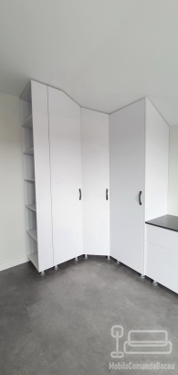 Mobilier dormitor copil pe colț din pal melaminat – dulapuri, birou, pat tapițat, Bacău