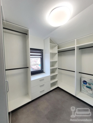 Mobilier dormitor copil – dressing pe colț, birou pe colț, pat tapițat și noptieră | Montaj în Bacău