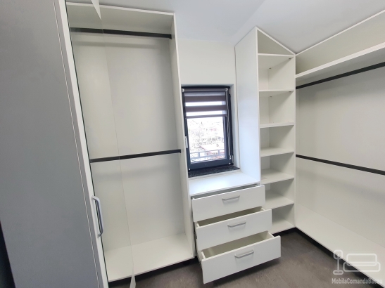 Mobilier dormitor copil – dressing pe colț, birou pe colț, pat tapițat și noptieră | Montaj în Bacău