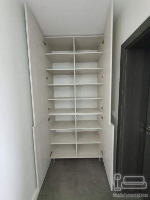 Mobilier dormitor matrimonial cu pat tapițat și dulap – set complet cu depozitare, montaj în Bacău