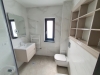 Mobilier baie din MDF vopsit cu blat din quartz și corp suspendat din lemn – montaj în județul Bacău