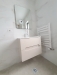Mobilier baie din MDF vopsit cu blat din quartz și corp suspendat din lemn – montaj în județul Bacău
