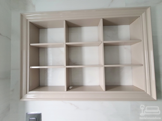 Mobilier baie din MDF vopsit cu blat din quartz și corp suspendat din lemn – montaj în județul Bacău