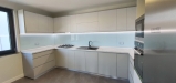 Mobilier bucătărie din MDF vopsit cu blat termorezistent și feronerie Blum | Montaj în județul Bacău
