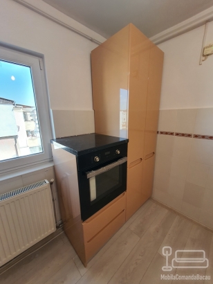 Mobilier bucătărie din MDF vopsit cu blat termorezistent și feronerie Blum – Bacău