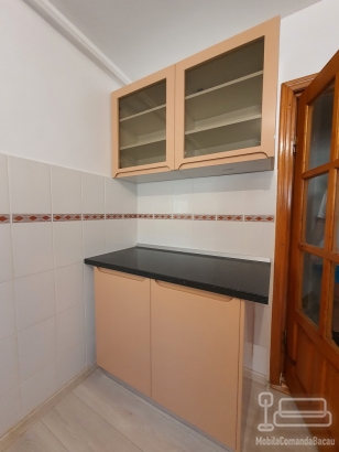 Mobilier bucătărie din MDF vopsit cu blat termorezistent și feronerie Blum – Bacău