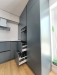 Mobilier de bucătărie din MDF vopsit – blat termorezistent, feronerie Blum (Bacău)