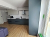 Mobilier de bucătărie din MDF vopsit – blat termorezistent, feronerie Blum (Bacău)