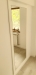 Mobilier cameră dressing din MDF vopsit lucios, cu iluminare integrată și feronerie Blum