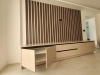 Mobilier de living din MDF vopsit, cu riflaje decorative și feronerie Blum cu amortizare