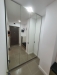 Mobilier de hol din PAL și MDF vopsit, cu oglinzi pe uși și profile Gola negre