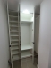 Mobilier de hol din PAL și MDF vopsit, cu oglinzi pe uși și profile Gola negre