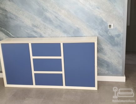 Mobilier living din PAL melaminat dublat cu fronturi MDF vopsit – montaj în Bacău