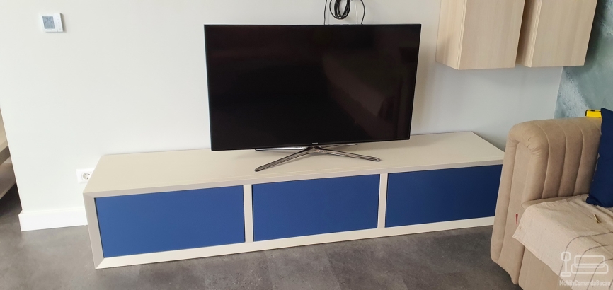 Mobilier living din PAL melaminat dublat cu fronturi MDF vopsit – montaj în Bacău