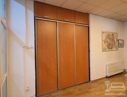 Dressing birou cu 3 uși glisante, trecere între camere – Bacău