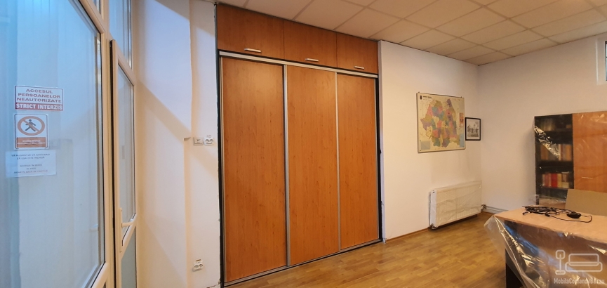 Dressing birou cu 3 uși glisante, trecere între camere – Bacău