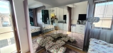 Dormitor matrimonial la comandă – pat tapițat 200×180, dulap pe colț cu uși oglindă și comodă din MDF vopsit