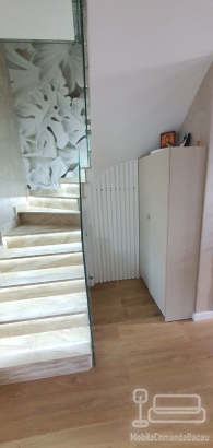 Mobilier hol din MDF vopsit cu riflaje – proiect la comandă în Bacău