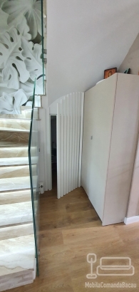 Mobilier hol din MDF vopsit cu riflaje – proiect la comandă în Bacău