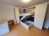 Mobilier dormitor copil la comandă – pat cu somieră rabatabilă, birou pe colț și corpuri modulare