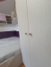 Mobilier dormitor copil la comandă – pat cu somieră rabatabilă, birou pe colț și corpuri modulare