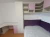 Mobilier dormitor copil la comandă – pat cu somieră rabatabilă, birou pe colț și corpuri modulare