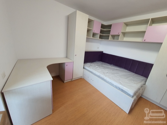 Mobilier dormitor copil la comandă – pat cu somieră rabatabilă, birou pe colț și corpuri modulare